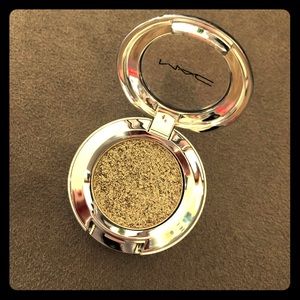 MAC Shiny Pretty Shadow